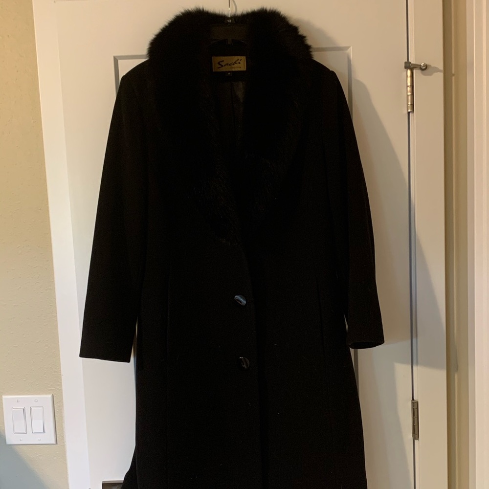 Sachi brand long wool jacket with faux fur collar